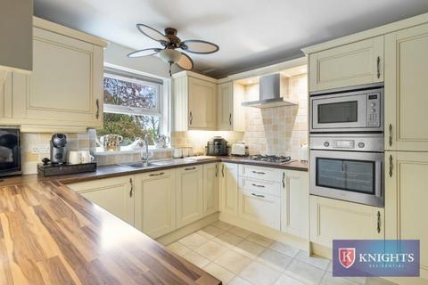 2 bedroom flat for sale, Church Street, London, N9