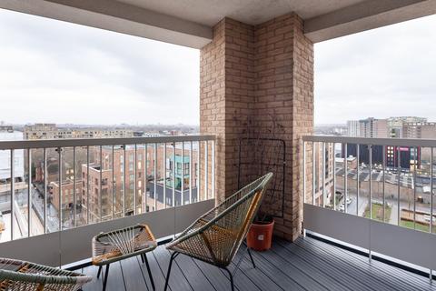 2 bedroom flat to rent, Hanbury Road, London W3