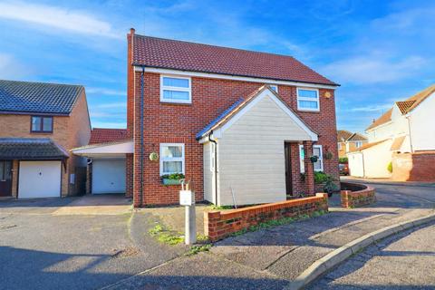 Hopkins Mead, Chelmer Village