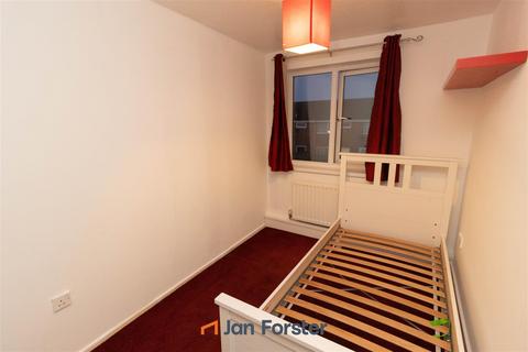2 bedroom flat for sale, Salters Close, Newcastle Upon Tyne