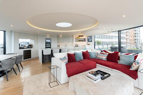 3 bedroom flat for sale, Brewhouse Lane, London, SW15