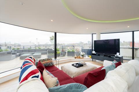 3 bedroom flat for sale, Brewhouse Lane, London, SW15