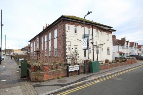 2 bedroom flat to rent, Sunleigh Court, Wembley, Middlesex, HA0