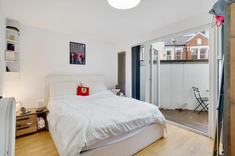 2 bedroom flat for sale, Boutflower Road, Clapham SW11