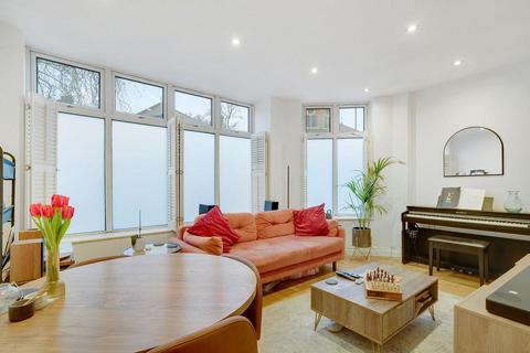 2 bedroom flat for sale, Boutflower Road, Clapham SW11