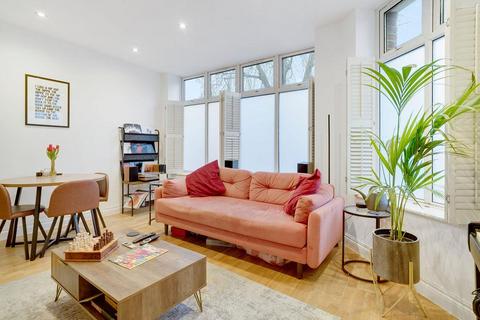 2 bedroom flat for sale, Boutflower Road, Clapham SW11