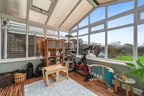 3 bedroom semi-detached house for sale, Ravensbourne Drive, Chelmsford, Essex, CM1