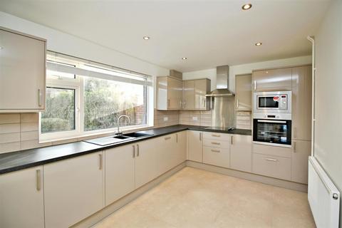 3 bedroom house to rent, Grimstone Road, Hitchin SG4