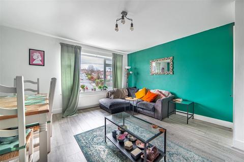 2 bedroom flat for sale, St. Cuthberts Road, Newcastle upon Tyne NE5