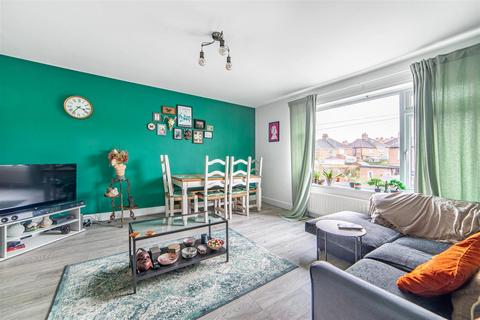 2 bedroom flat for sale, St. Cuthberts Road, Newcastle upon Tyne NE5