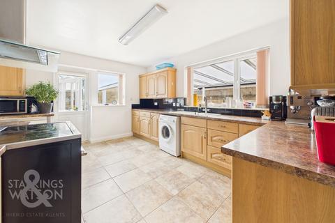 3 bedroom detached bungalow for sale, Walcot Rise, Diss