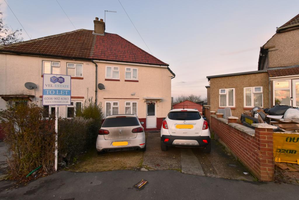 3 Bedroom Family Home with Driveway and Garden