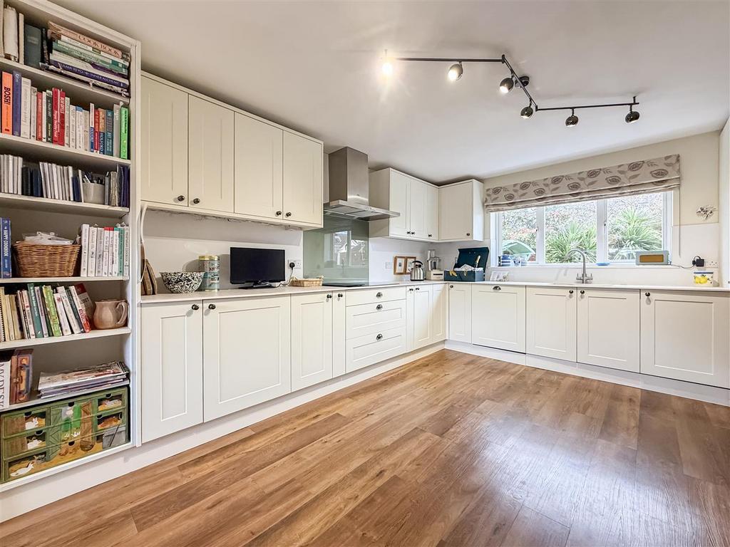 Kitchen/dining