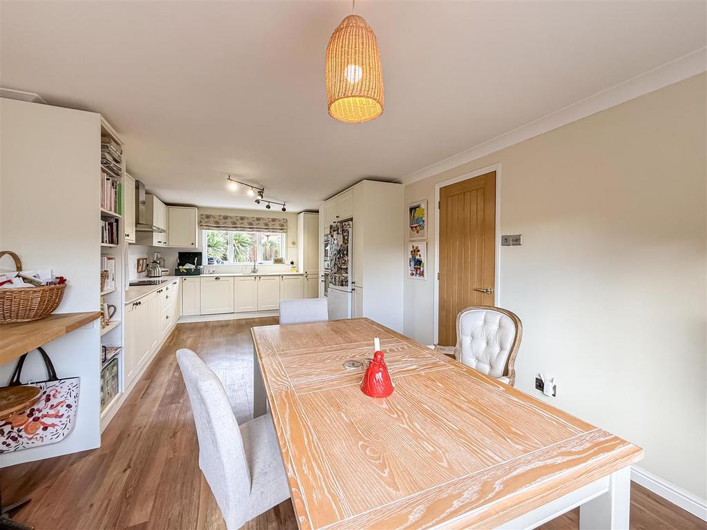 Kitchen/dining