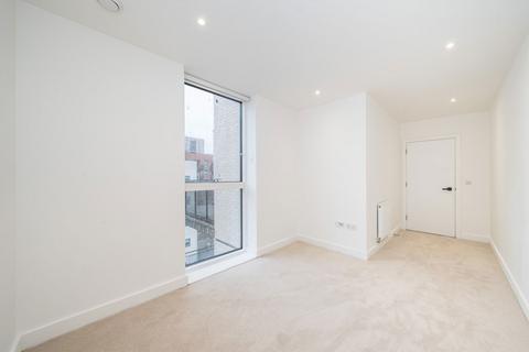 2 bedroom flat to rent, Staines Road, Hounslow TW3