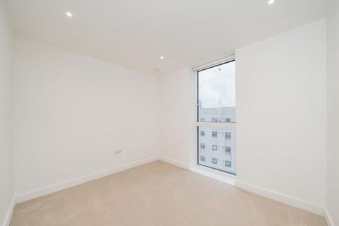 2 bedroom flat to rent, Staines Road, Hounslow TW3