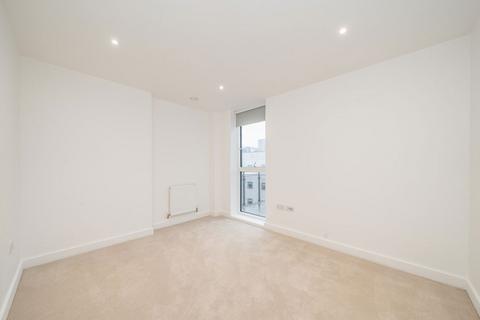 2 bedroom flat to rent, Staines Road, Hounslow TW3