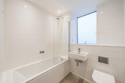 2 bedroom flat to rent, Staines Road, Hounslow TW3