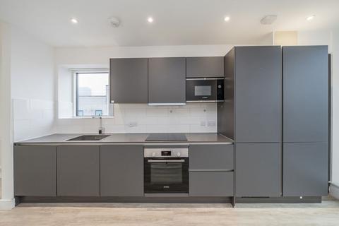 2 bedroom flat to rent, Staines Road, Hounslow TW3
