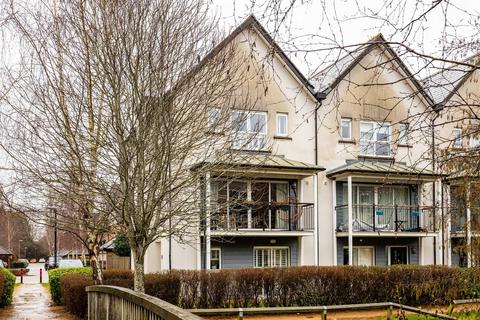 4 bedroom end of terrace house for sale, Daws Place, Redhill