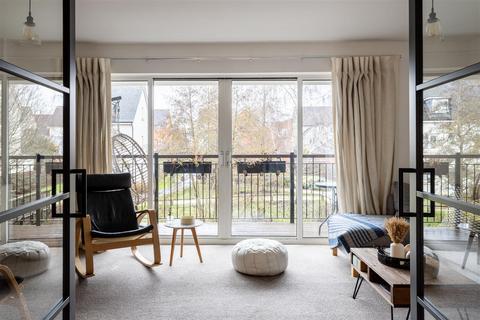 4 bedroom end of terrace house for sale, Daws Place, Redhill