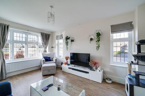 3 bedroom detached house for sale, Shackleton Grove, Leighton Buzzard