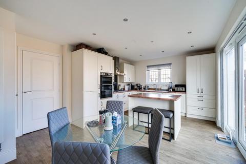 3 bedroom detached house for sale, Shackleton Grove, Leighton Buzzard