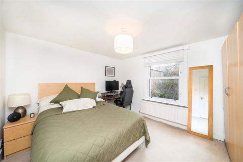 2 bedroom flat for sale, Lessar Avenue, London SW4