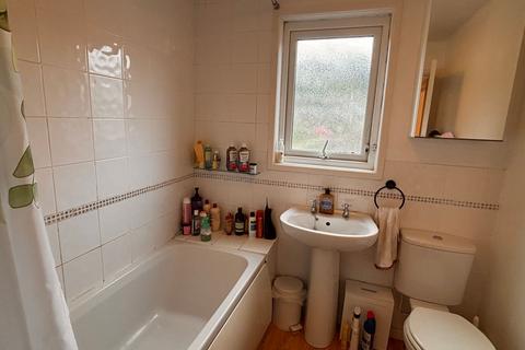 2 bedroom flat to rent, Buckeridge Road, Teignmouth, TQ14