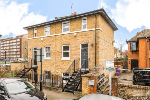 2 bedroom end of terrace house to rent, Harley Grove, Bow, London, E3