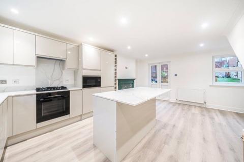 2 bedroom end of terrace house to rent, Harley Grove, Bow, London, E3