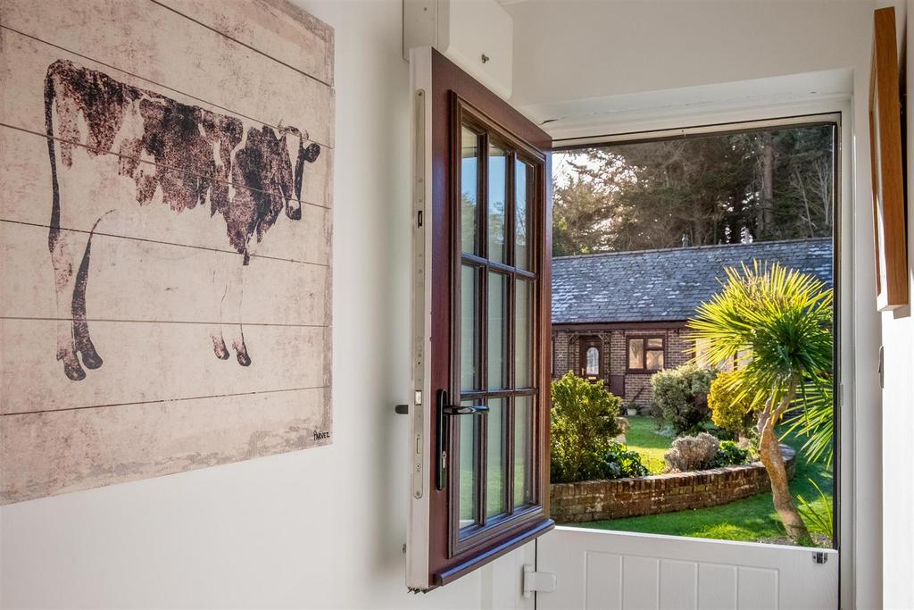 Stable Door to Front Aspect