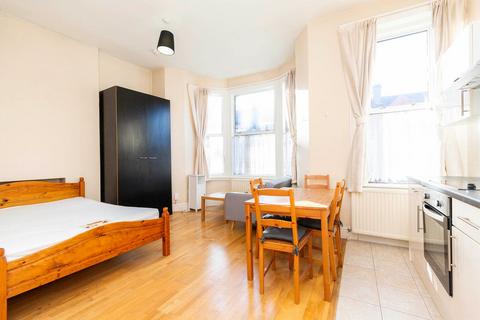 Studio to rent, Callcott Road, London NW6