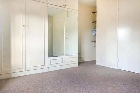 1 bedroom flat to rent, Rossendon Court, Wallington