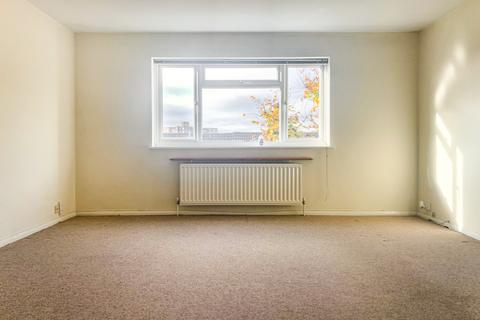 1 bedroom flat to rent, Rossendon Court, Wallington