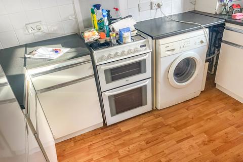 1 bedroom flat to rent, Rossendon Court, Wallington