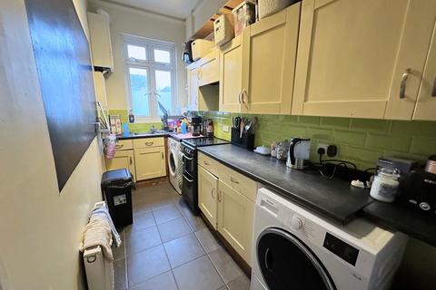 2 bedroom apartment to rent, Wilton Road, Bexhill-on-Sea, TN40