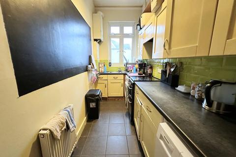 2 bedroom apartment to rent, Wilton Road, Bexhill-on-Sea, TN40