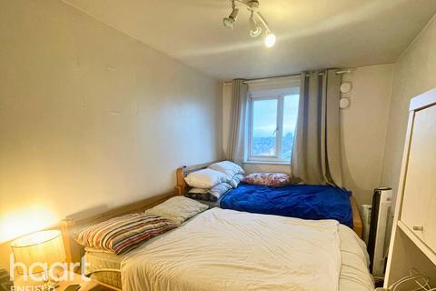2 bedroom apartment to rent, Glebelands Close, LONDON