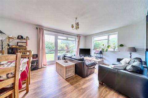 2 bedroom flat for sale, Oakdene Court, Walton-On-Thames, KT12