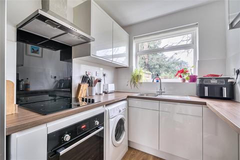 2 bedroom flat for sale, Oakdene Court, Walton-On-Thames, KT12