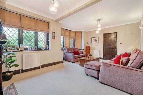 4 bedroom detached house for sale, Honeypot Lane, Brentwood