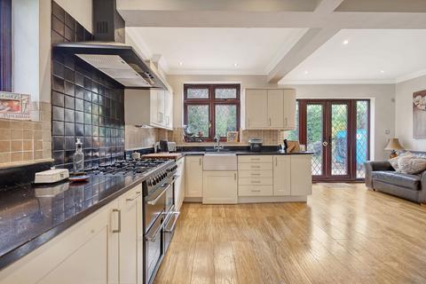 4 bedroom detached house for sale, Honeypot Lane, Brentwood