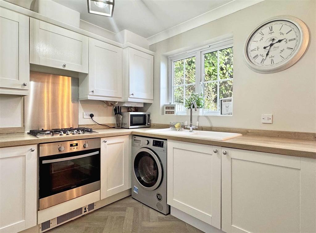 Kitchen b.jpg