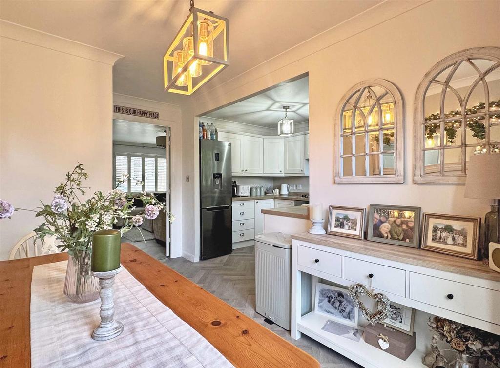 Dining Room b.jpg