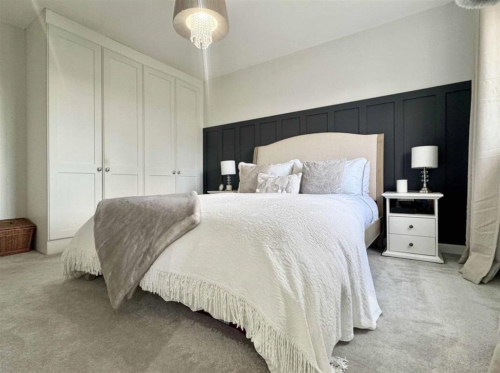 Master Bedroom b.jpg