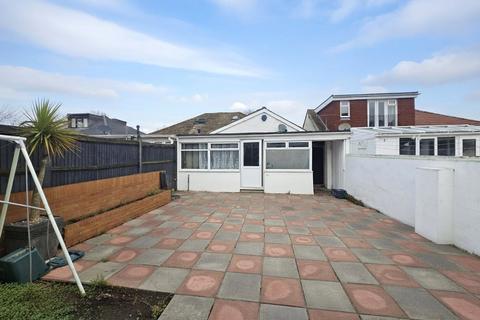 3 bedroom bungalow for sale, Pinkwell Avenue, Hayes, UB3