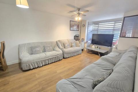 3 bedroom bungalow for sale, Pinkwell Avenue, Hayes, UB3