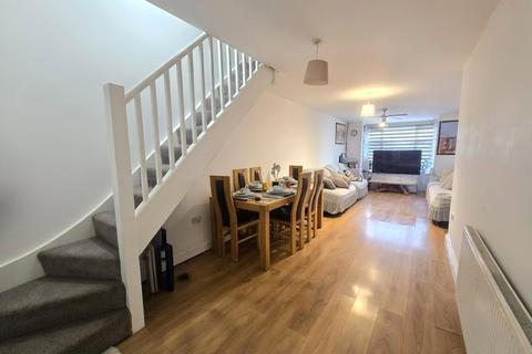 3 bedroom bungalow for sale, Pinkwell Avenue, Hayes, UB3