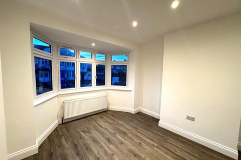 3 bedroom terraced house to rent, The Ridgeway, Colindale, NW9